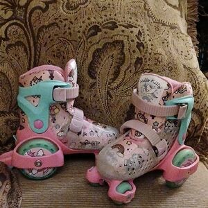 ❤️  Hello Kitty Pink and Mint Roller Skates